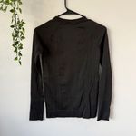 Lululemon  Rest Less Long Sleeve Shirt Sz 2 Photo 2