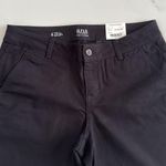 a.n.a NWT  Black Womens 7" Mid Rise Chino Short Size 4 Photo 4