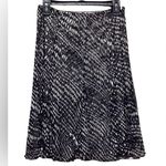 Reversible skirt. Size Medium. Black and white Photo 3