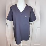 FIGS Catarina Scrub Top M Graphite Charcoal | V-Neck One Pocket | Technical Photo 1