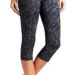 Athleta ✨ WOODLANDS CHATURANGA CAPRI✨ Photo 0