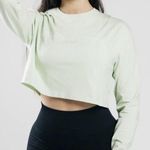 Alphalete  Women’s Performance Outlined LS Crop - Frozen Spring, Size Small Photo 3