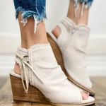 Very G Women’s Sis Cream Canvas Peep Toe Wedge Sandals Size 11 Photo 0