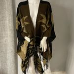 New Women’s Fall Cover up size One size New tags
Very spacious and comfy! Brown Photo 1