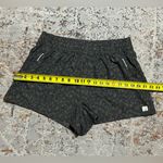 Vuori  Dash shorts size XL cheetah print brown Photo 4