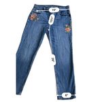 Old Navy boyfriend red roses embroidered Jeans size 6 Photo 3