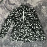  Women’s Camouflage North Face Zip Up Black Camouflage Size Medium  Photo 0