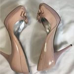 Marc Fisher Women Patent Leather Pale Pink Open Toe Pumps bow front Sz.6.5 GUC Photo 4