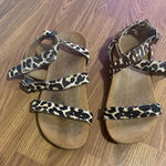 Vionic  Elnora women's strappy sandal with a leopard print pattern size 10 Photo 0