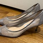 Nina NY Women’s STEEL/LIGHT GUNMETAL MESH LOW-HEEL CLASSIC
DRESSY PUMP size 8M Photo 1