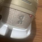 On Cloud Women’s Size 9 Tan/Yellow Running Trainers Sneakers Tan Photo 5