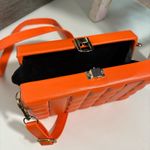 Source Unknown Woman’s box cross body bag in orange color Photo 2