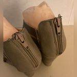 Chinese Laundry Women's beige vegan leather platform Wedge motivation Sandals 9 Photo 2