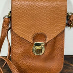 Vegan Crossbody phone card holder purse NWOT Tan Photo 0