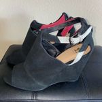 joe's jeans  Wedged Heel Strapped Sandal Black with grey/burgundy size 9.5 Photo 5