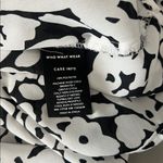 Who What Wear  Black/White Floral Blouse Size Medium Photo 6