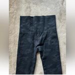 Spanx  Womens‎ Black/Green Camo Leggings Mid Rise Size Small Photo 1