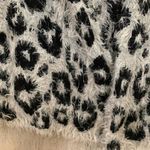 Jaclyn Smith  gray leopard open cardigan Photo 2