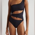 K.NGSLEY Naomi Slashed One Photo 0