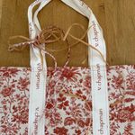 V. Chapman Tote Bag Floral White Red Photo 1