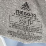 Adidas  The Go To Performance Grey White Tee XS Photo 4