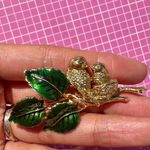 1928 brooch mom & baby bird nest green leaves Gold tone Brooch Photo 1