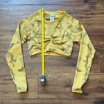 Gymshark  Women’s Camouflage Yellow Long Sleeve Gym Crop Top Shirt Size Medium Photo 2