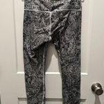 Athleta Women’s Elation graffiti 7/8 tight Leggings Size SP Activewear Photo 3