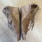 Abeo NWOB Lilia Tan Suede Cork Wedge Sandals Strappy Gladiator Sz 7 Brown Photo 3