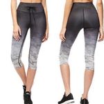Good American Cinched Waist Ombré Camo Camouflage Capri Leggings: Black/Grey Photo 1