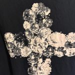 Rock & Republic Black Floral Cross Women's Tee Size Medium Photo 4