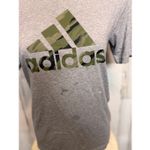 Adidas Gray Camouflage Logo Short Sleeve T-Shirt – Size Small Photo 1