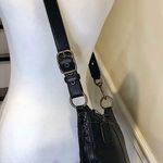 Coach Tumbled Black Leather Crossbody Shoulderbag Contrast Stitching Zipper Top Photo 3