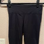 Aritzia TNA Black Cropped Leggings Size Small Photo 2