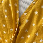 Madewell Wrap Top in Star Golden Yellow Scatter Print M Photo 7