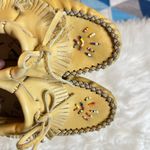 Leather Moccasins Woman’s Size 7 Beaded Fringe Soft leather made in Canada Photo 3