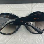 Vera Wang Womenโs Oversized Sunglasses Black Frame Brown Gradient Lenses w Case Photo 5