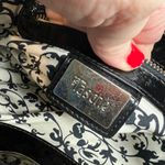 Tasche Black Patent Leather Fold Over Clutch Handbag Silver Tone Oval Handle Photo 6