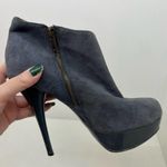 Steve Madden Women's gray leather Suede Platform Ankle Boots Size 8.5 Chelseey Photo 4
