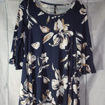 White Mark floral top NWOT Blue Photo 0