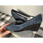 New Size 8 M Kate Ann Leah Mid Wedge Pump Comfort Shoe Pleated Suede Blue Photo 5