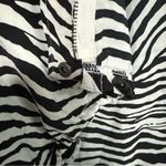 Glam NWT Ivory and Black Zebra Print Lightweight Windbreaker Jacket Size Medium Photo 5
