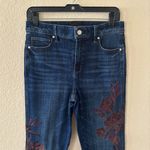 White House | Black Market WHBM High-Rise Everyday Soft Denim™ Embroidered Straight Jeans Size 6 Photo 3