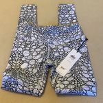 Alo Yoga nwt Iguana Airbrush white leggings sz xs Photo 7