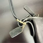 Coach Vintage 1996 medium sized duffle bag with zipper closure, black leather Photo 7