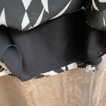 EXPRESS  Women’s Medium Black White Contrast Lined Strappy Tank Top Shirt NWT Photo 3