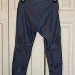 Onzie Honeycomb Gray Cutout Capri Length Workout Yoga Pants or Joggers S M Photo 10