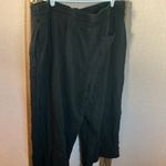Terra & Sky FINAL MARKDOWN  Black capris 2x Photo 6