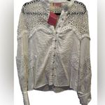 White laced button up blouse with pearled buttons Photo 0