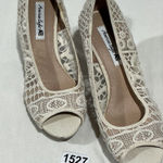 American Eagle Womans 8 1/2 Ivory Crochet Lace Open Toe Wedge Heel Shoe Slip On Photo 0